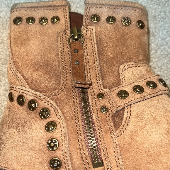 UGG Chestnut Fabrizia Studs Boot, Size 7 - Picture 7 of 12